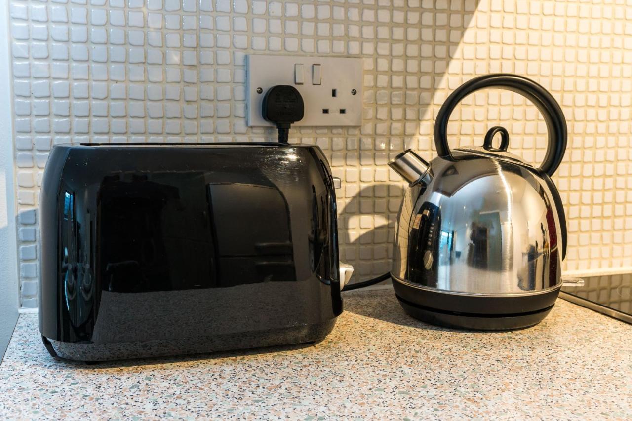Fast Internet One Bedroom Apartment In Greater London, Id Required Dış mekan fotoğraf